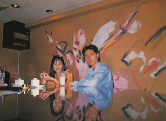 喫茶＆BAR 「DE LA PAIX（ドラペ）」（京都・東洞院高辻）の室内壁画
